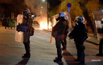 В Греции произошли столкновения из-за лагеря для мигрантов