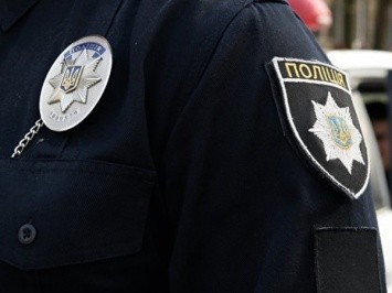 В Киеве трое парней устраивали дебош и нападали на полицейских