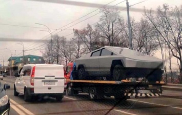 В Киеве появился электропикап Tesla Cybertruck