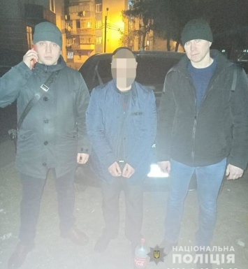 Полицейские задержали подозреваемого в сбыте наркотиков жителя из Днепропетровщины в Киевской области, - ФОТО