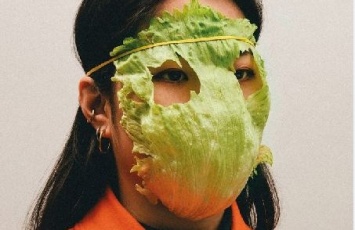 Фотограф создал шокирующую серию альтернативных масок от вирусов