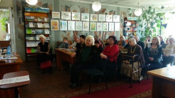 В криворожской библиотеке прошел творческий вечер с местным краеведом, поэтом и художником Федором Росомахой