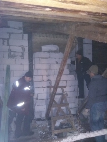 На улице Саксаганского демонтируют незаконную надстройку (фото)