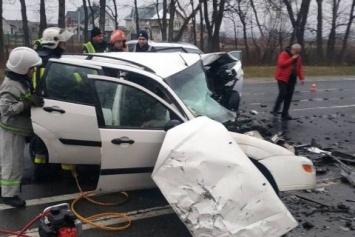 На трассе Киев - Чоп в ДТП с тремя авто погибли два человека