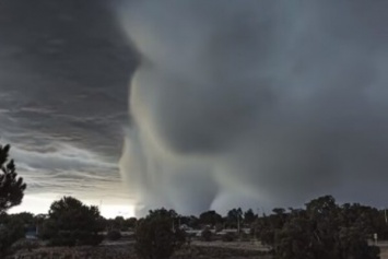 В Австралии засняли уникальную ''дождевую бурю''. Удивительные кадры