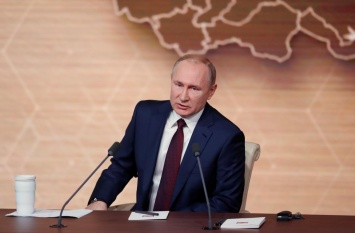 Путин хочет закрепить в Конституции РФ "историческую правду" о Второй мировой и "защиту русскоязычных"