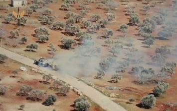На видео сняли бой БМП и танка в Сирии