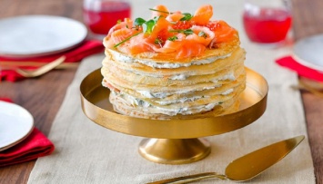 Блинный торт к празднику: 3 простых рецепта вкусного и эффектного блюда