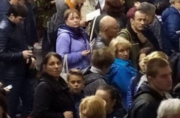 В харьковском метро из-за буйного пассажира остановилась целая линия