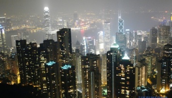 Каждый житель Гонконга получит от властей почти $1300