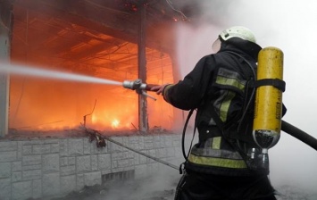 Мать удалось спасти, но сын погиб: в Харькове горел двухэтажный жилой дом
