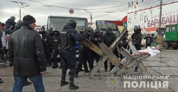 На рынке "Барабашово" в Харькове произошли столкновения из-за строительства дороги