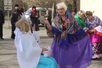 В Мелитополе весело жгли Бабу (ФОТО, ВИДЕО)