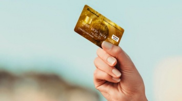 ПриватБанк навязывает клиентам кредитные карты: все подробности