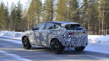 Новый Jaguar E-Pace замечен на зимних тестах