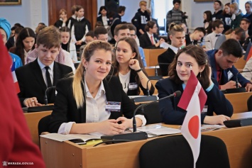 В Николаеве стартовала конференция старшеклассников «Модель ООН» (ФОТО)