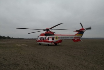 Вертолеты помогают в поиске двух рыбаков, что пропали в Киевском море. Видео