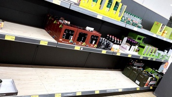 В Германии из-за коронавируса жители смели с полок магазинов дешевые продукты первой необходимости. Фото