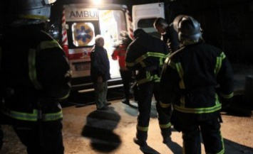 На Днепропетровщине спасатели помогли скорой медицинской помощи госпитализировать больного