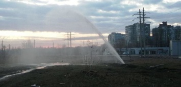 Вода из-под земли. В Мариуполе забил "фонтан", - ФОТОФАКТ