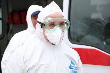 В Днепре спасатели и эпидемиологи тренировались принимать больных коронавирусом