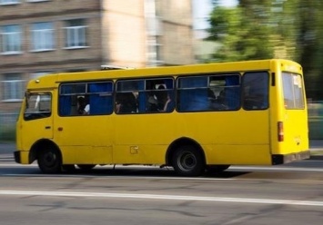 В Днепре у маршрутки на ходу отвалилась дверь