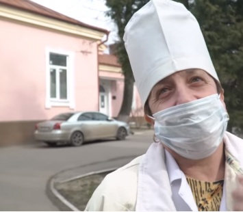 Коронавирус в Черновцах: люди пожаловались на врачей без масок и костюмов