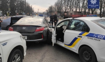 На Киевщине во время погони за сбившим полицейского водителем получили травмы трое правоохранителей (фото)