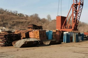 В Лисичанске продолжают резать на металл завод "Пролетарий" (фото)