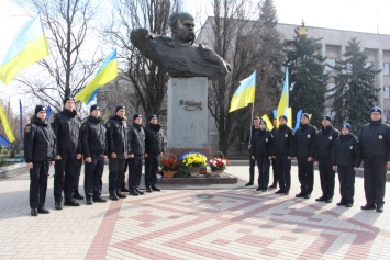 В Запорожье читали стихи под открытым небом - фото