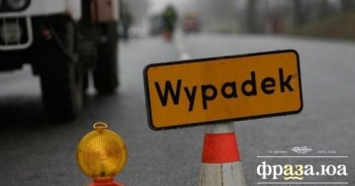 В Польше Mercedes на скорости протаранил автобус? погиб украинец