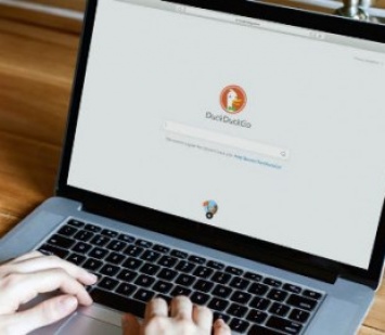 Поисковик DuckDuckGo дополнен инструментом, блокирующим отслеживание пользователей для рекламы