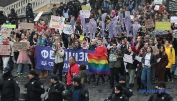 Иностранные дипломаты приняли участие в Марше за права женщин в Киеве