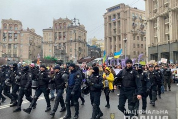 В Марше женщин в Киеве приняли участие около двух тысяч человек