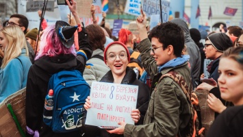 4 митинга в одном месте в Киеве, обрушение отеля в Китае и карантин в 12 провинциях Италии: ТОП новостей дня