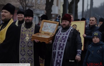 В Виннице московский патриархат собрал 7 тысяч человек на крестный ход против коронавируса (ВИДЕО)