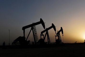Цены на нефть отскочили после рекордного обвала