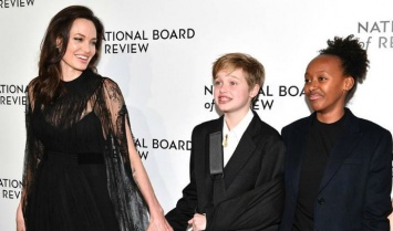 Анджелина Джоли рассказала о тяжелых операциях своих дочерей