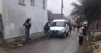 Оккупанты устроили массовые обыски у крымских татар в Бахчисарае (ФОТО, ВИДЕО)