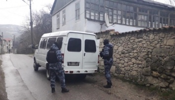 В Крыму проходят обыски и задержания крымскотатарских активистов