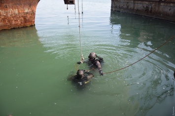 В Одессе тренируются борцы с подводными диверсантами