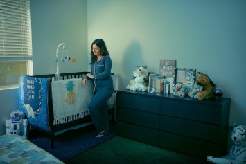 Фотограф сняла на камеру матерей, работающих в порно: пикантные снимки