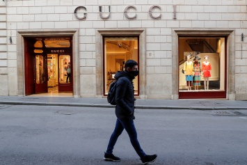 В Италии закрыли все магазины кроме продуктовых и аптек