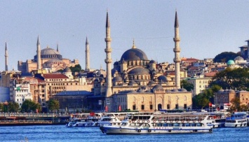 В Стамбуле закрывают театры и музеи из-за коронавируса
