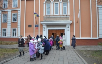 В Харькове не хотят закрывать школы, МОЗ грозит уголовной ответственностью