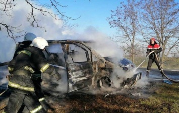 В Одесской области на трассе загорелась маршрутка