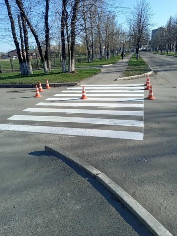 В Покровске начали обновлять пешеходные переходы