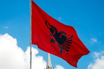 Албания ввела трехдневный комендантский час из-за коронавируса
