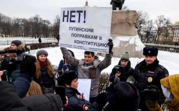 В Петербурге запретили мероприятия с участием более тысячи человек