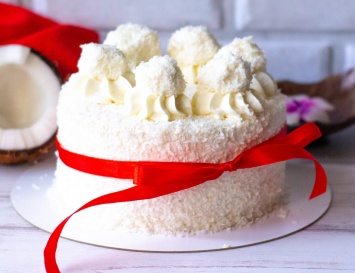 Торт "Рафаэлло" без выпечки: пошаговый рецепт роскошного праздничного десерта